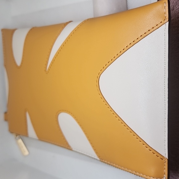 MICHAEL KORS LARGE WRISTLET BEAUTIFUL & 2 MK FRAGRANCES. (NWT) Dust bag - Picture 3 of 10